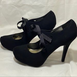 Size 8.5 black Madeline Girl heel